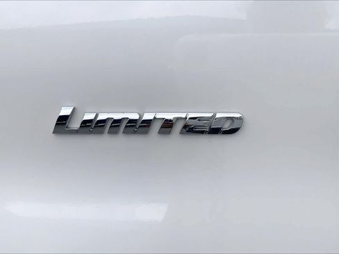 Used 2018 Toyota 4Runner Limited AWD/4WD image 10