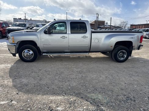 Used 2011 Chevrolet Silverado 3500 LTZ image 2