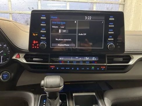 Used 2022 Toyota Sienna Limited image 22