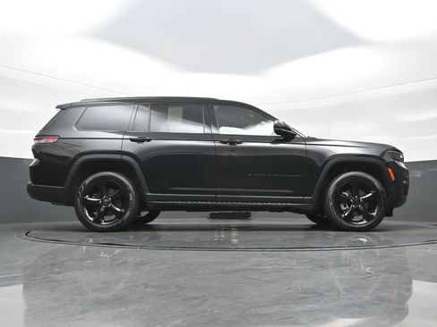 Used 2024 Jeep Grand Cherokee L Limited w/ Black Appearance Package AWD/4WD image 35