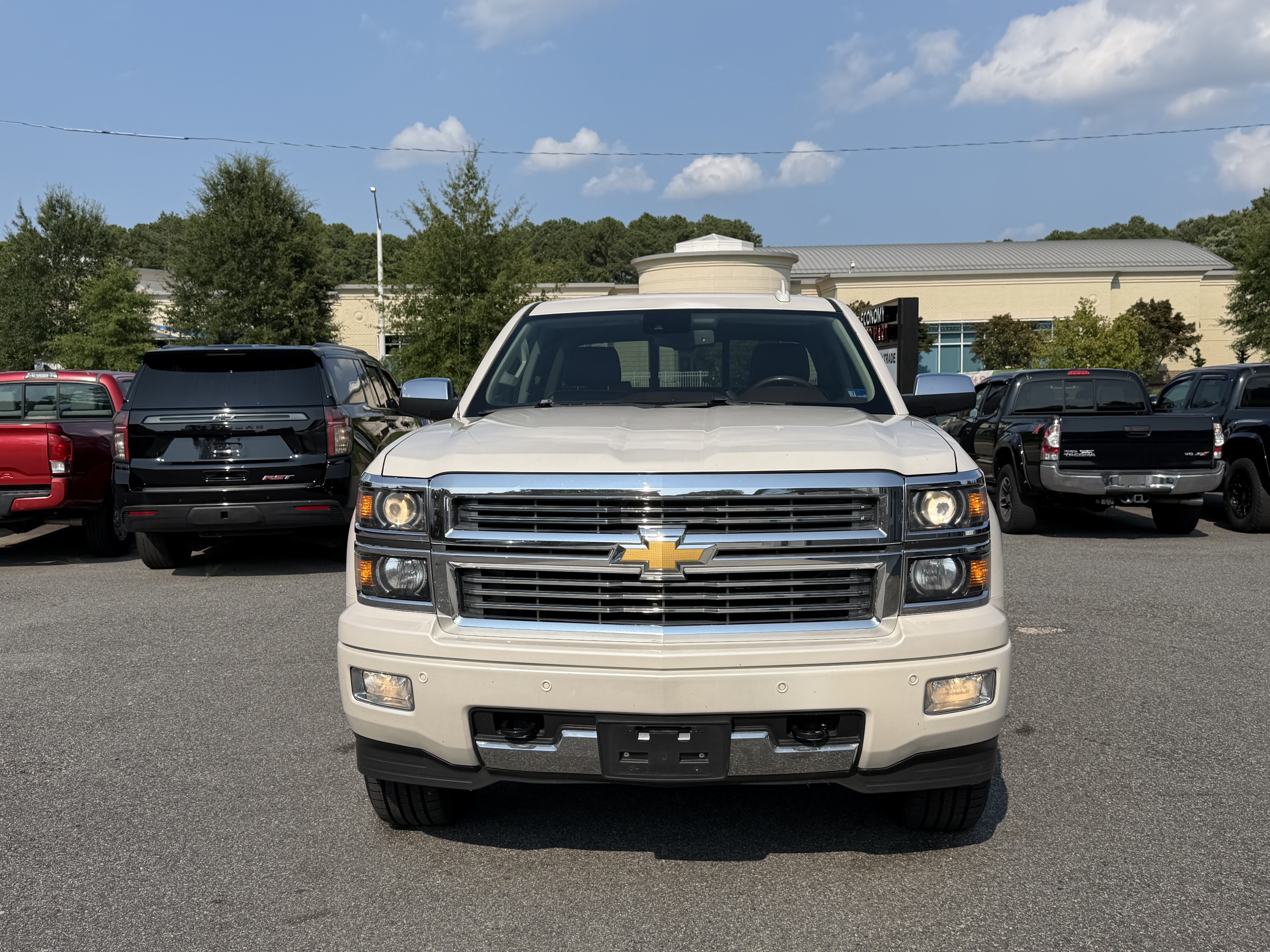 Used 2015 Chevrolet Silverado 1500 High Country w/ High Country Premium Package AWD/4WD image 2
