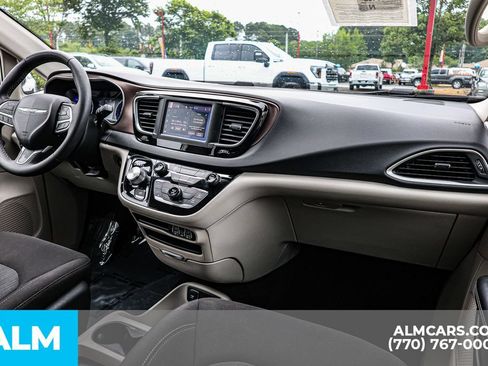 Used 2023 Chrysler Voyager LX FWD image 31