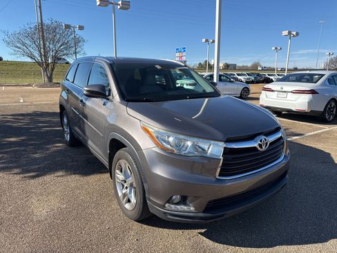 Used 2014 Toyota Highlander Limited image 3
