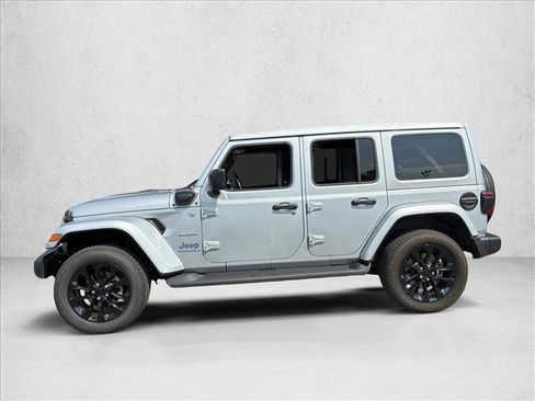 Used 2023 Jeep Wrangler Unlimited Sahara w/ Cold Weather Group AWD/4WD image 8