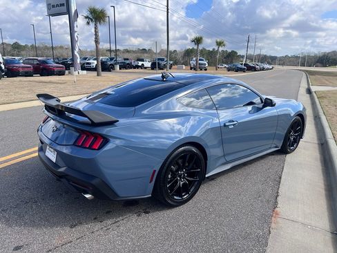 Used 2025 Ford Mustang Coupe image 3
