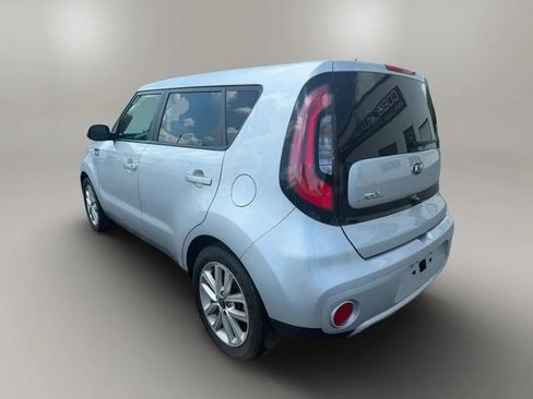 Used 2017 Kia Soul + FWD image 7