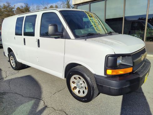 Used 2011 Chevrolet Express 1500 image 2