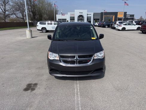 Used 2020 Dodge Grand Caravan SE w/ UConnect Hands-Free Group image 8