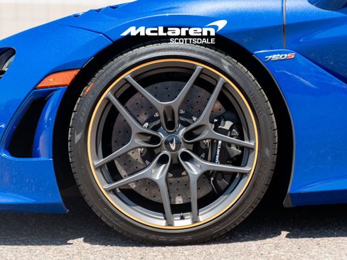 Used 2024 McLaren 750S Spider RWD image 28