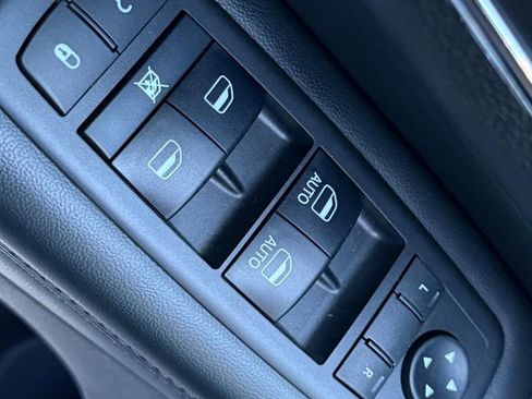 Used 2018 Jeep Grand Cherokee Limited image 22