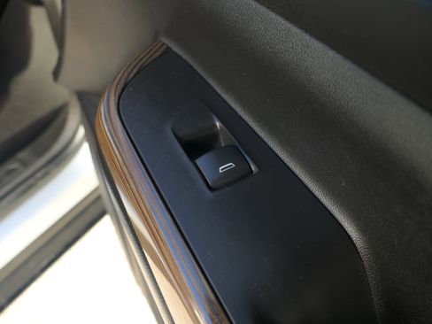 Used 2019 GMC Acadia SLE image 25