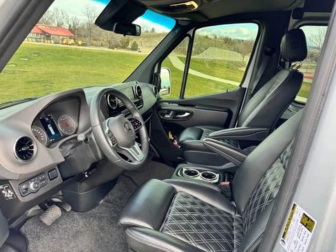 Used 2023 Mercedes-Benz Sprinter 2500 image 13