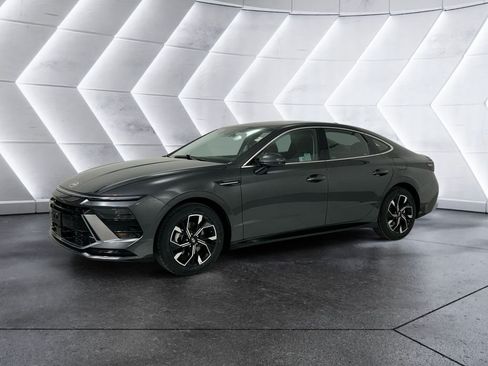 Used 2025 Hyundai Sonata SEL FWD image 3