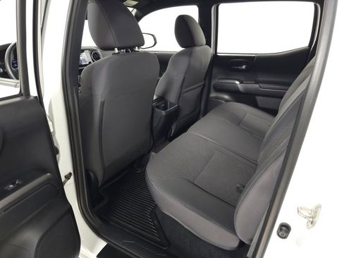 Used 2019 Toyota Tacoma TRD Off-Road AWD/4WD image 28