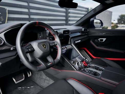Used 2024 Lamborghini Urus Performante AWD/4WD image 2
