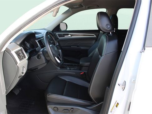 Used 2021 Volkswagen Atlas SE image 17