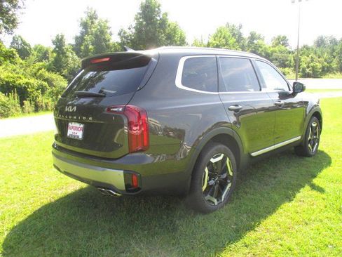 New 2025 Kia Telluride S image 3