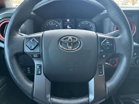 Used 2021 Toyota Tacoma TRD Off-Road image 10