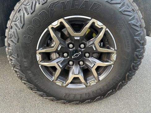 Used 2024 Chevrolet Colorado Trail Boss w/ Technology Package image 8