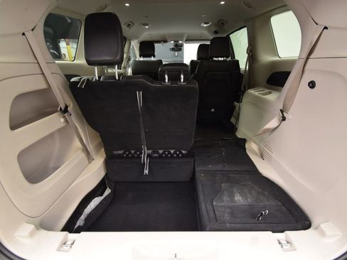 Used 2024 Chrysler Pacifica Touring-L image 27