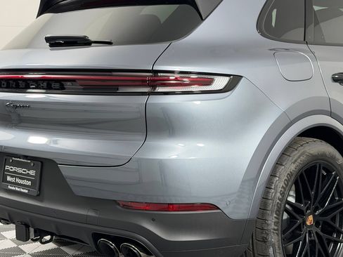 Certified 2026 Porsche Cayenne AWD/4WD image 13