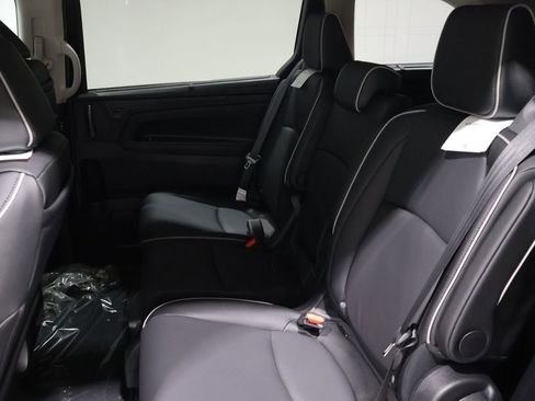 New 2026 Honda Odyssey Touring image 9