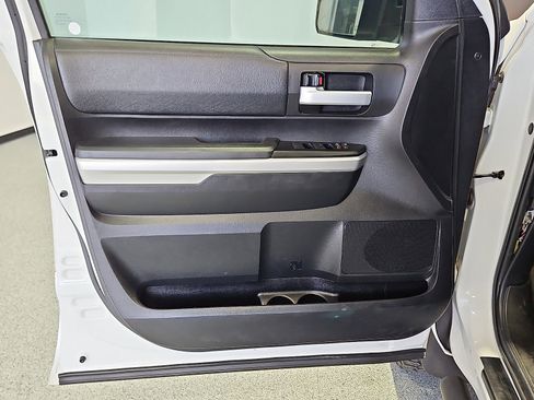 Used 2017 Toyota Tundra SR5 w/ SR5 Upgrade Package image 12