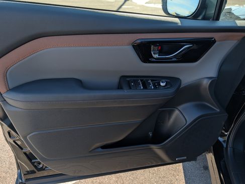 Certified 2025 Subaru Forester Sport image 24