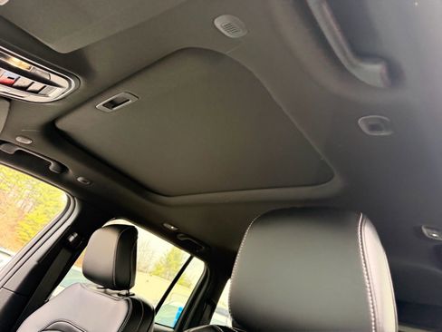 New 2026 Jeep Grand Cherokee Altitude image 11