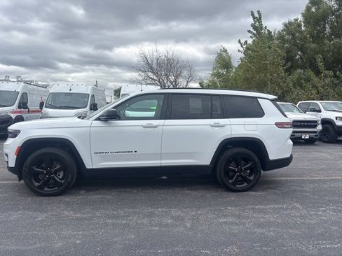 Used 2024 Jeep Grand Cherokee L Limited w/ Luxury Tech Group II image 2