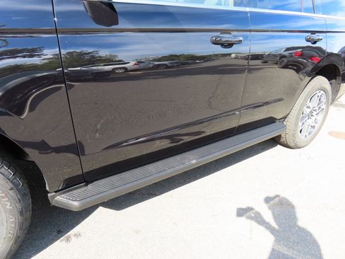 New 2025 Ford Expedition Active image 7