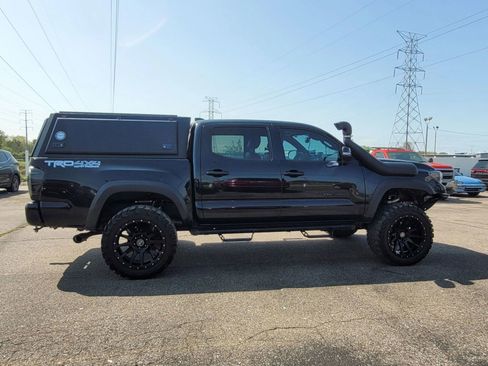 Used 2022 Toyota Tacoma TRD Off-Road image 23