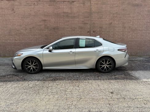Used 2024 Toyota Camry SE FWD image 2