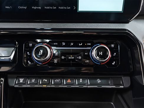 Used 2024 GMC Sierra 2500 AT4 w/ AT4 Premium Plus Package image 15