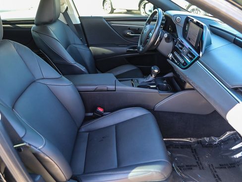 Used 2024 Lexus ES 350 w/ Premium Package FWD image 16