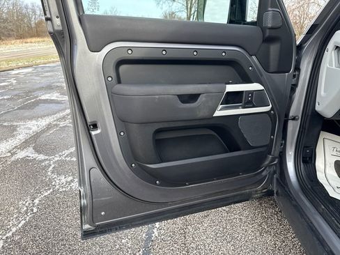 Used 2022 Land Rover Defender 110 SE image 10