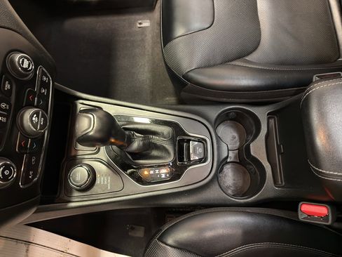 Used 2022 Jeep Cherokee Limited image 19