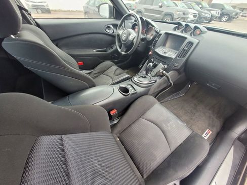 Used 2016 Nissan 370Z NISMO image 3