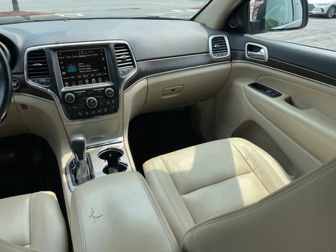 Used 2017 Jeep Grand Cherokee Limited AWD/4WD image 10