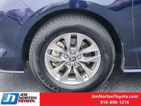 Used 2025 Toyota Sienna XLE image 13