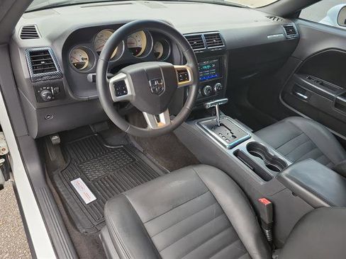Used 2011 Dodge Challenger SE image 13