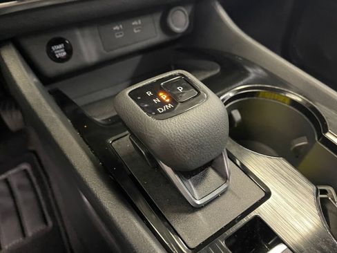 Used 2025 Nissan Rogue SV FWD image 14