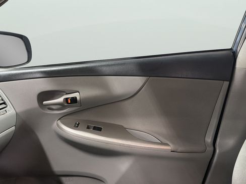 Used 2012 Toyota Corolla LE FWD image 13