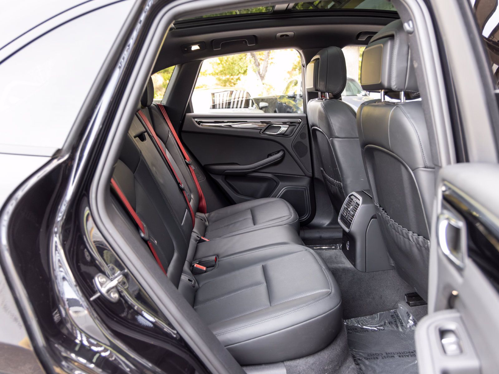 Used 2023 Porsche Macan AWD/4WD image 57