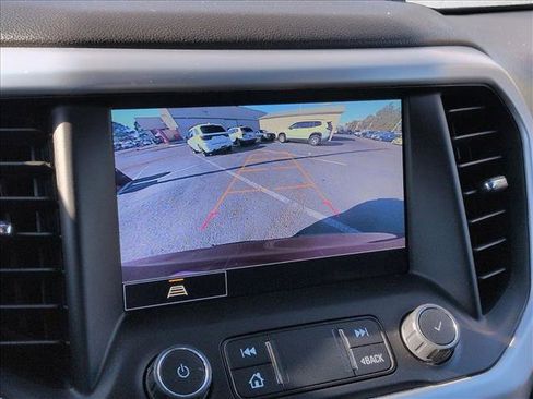 Used 2023 GMC Acadia SLT image 13