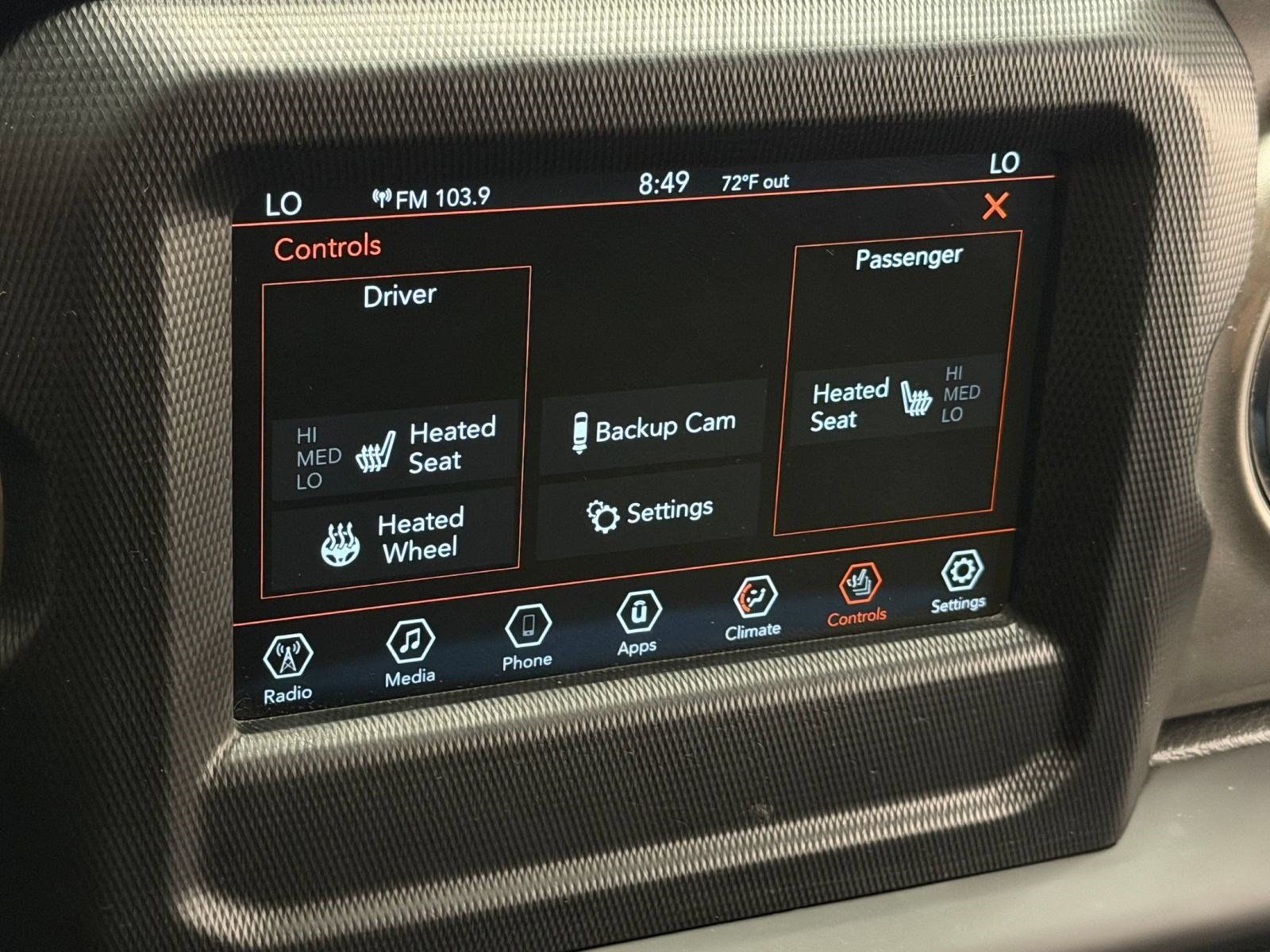 Used 2019 Jeep Wrangler Unlimited Sahara w/ Cold Weather Group AWD/4WD image 21
