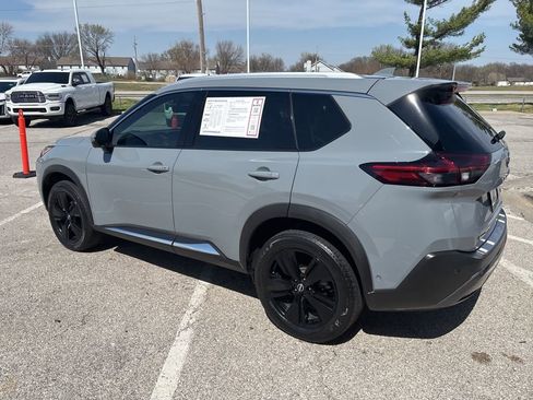 Used 2022 Nissan Rogue SL w/ SL Premium Package image 19
