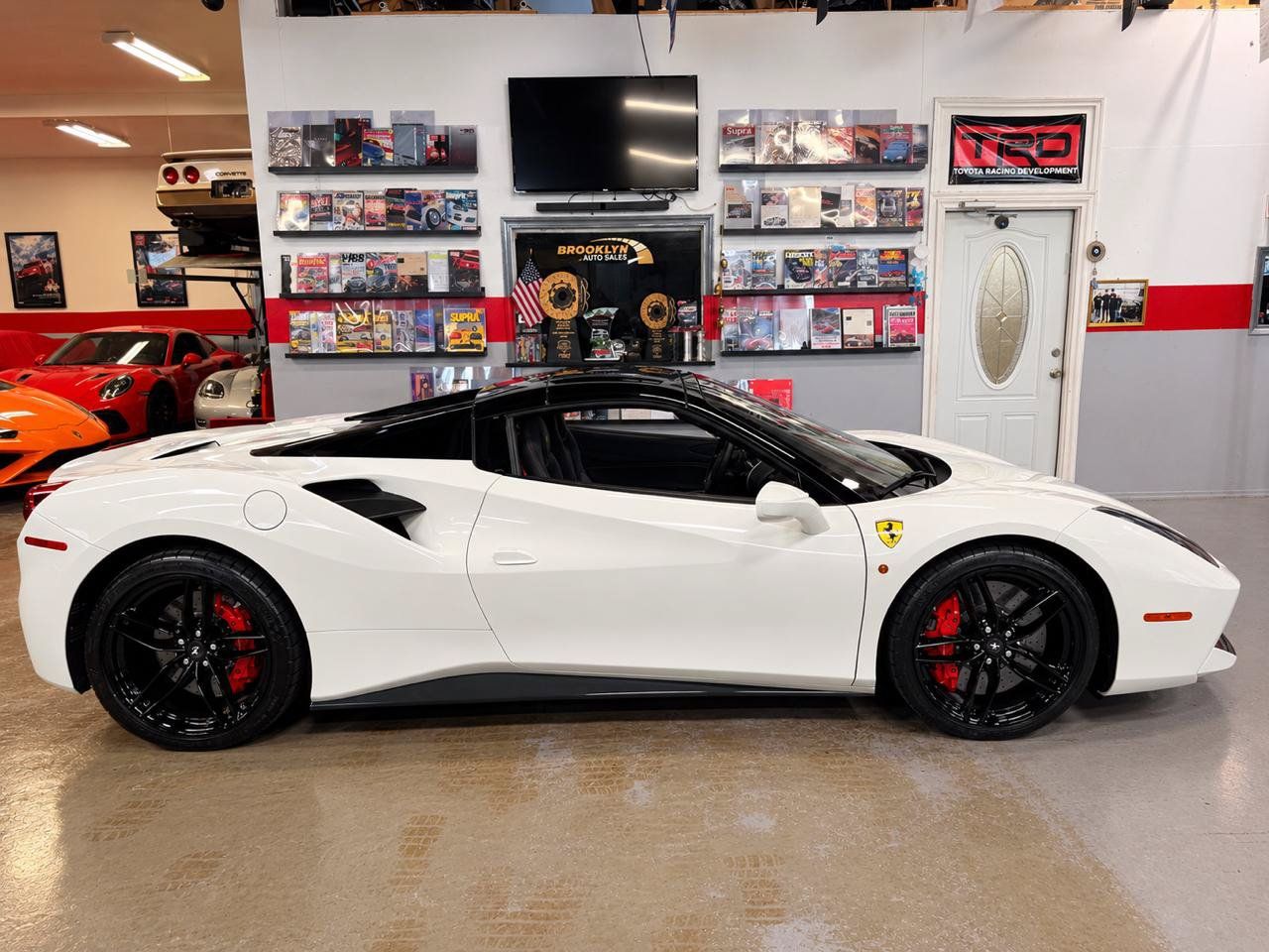 Used 2018 Ferrari 488 Spider RWD image 4