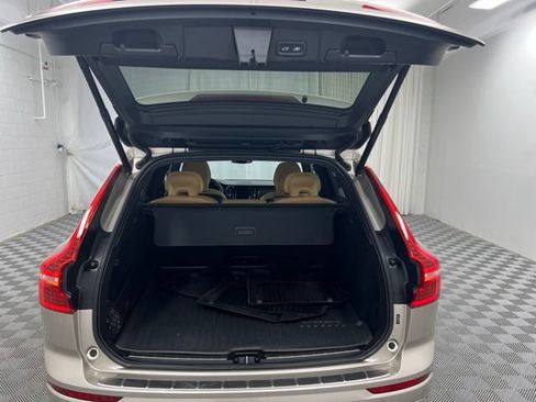 Used 2024 Volvo XC60 B5 Ultimate w/ Protection Package Premier AWD/4WD image 8