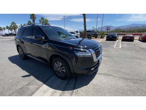 Used 2022 Nissan Pathfinder SV FWD image 2